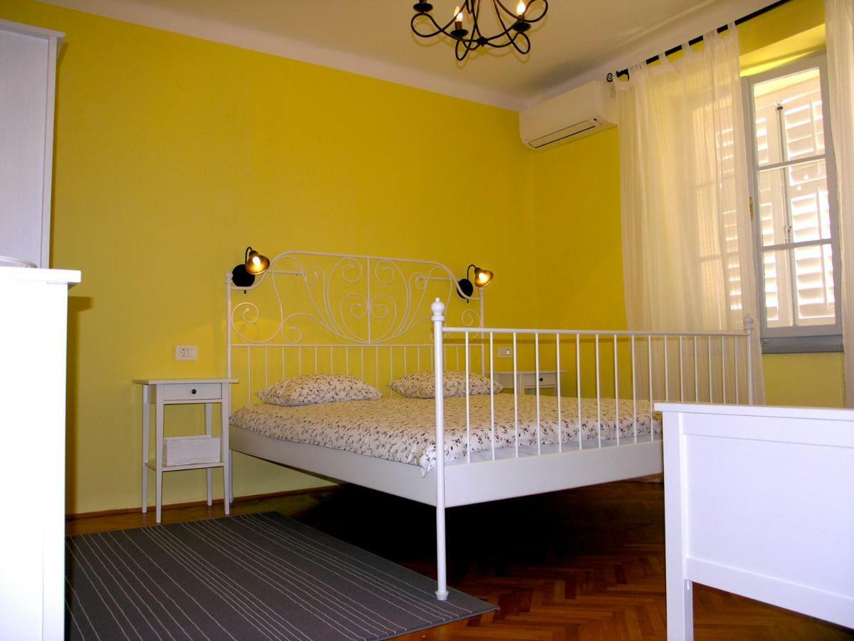 Holiday Home Lija Center Rab Town Esterno foto