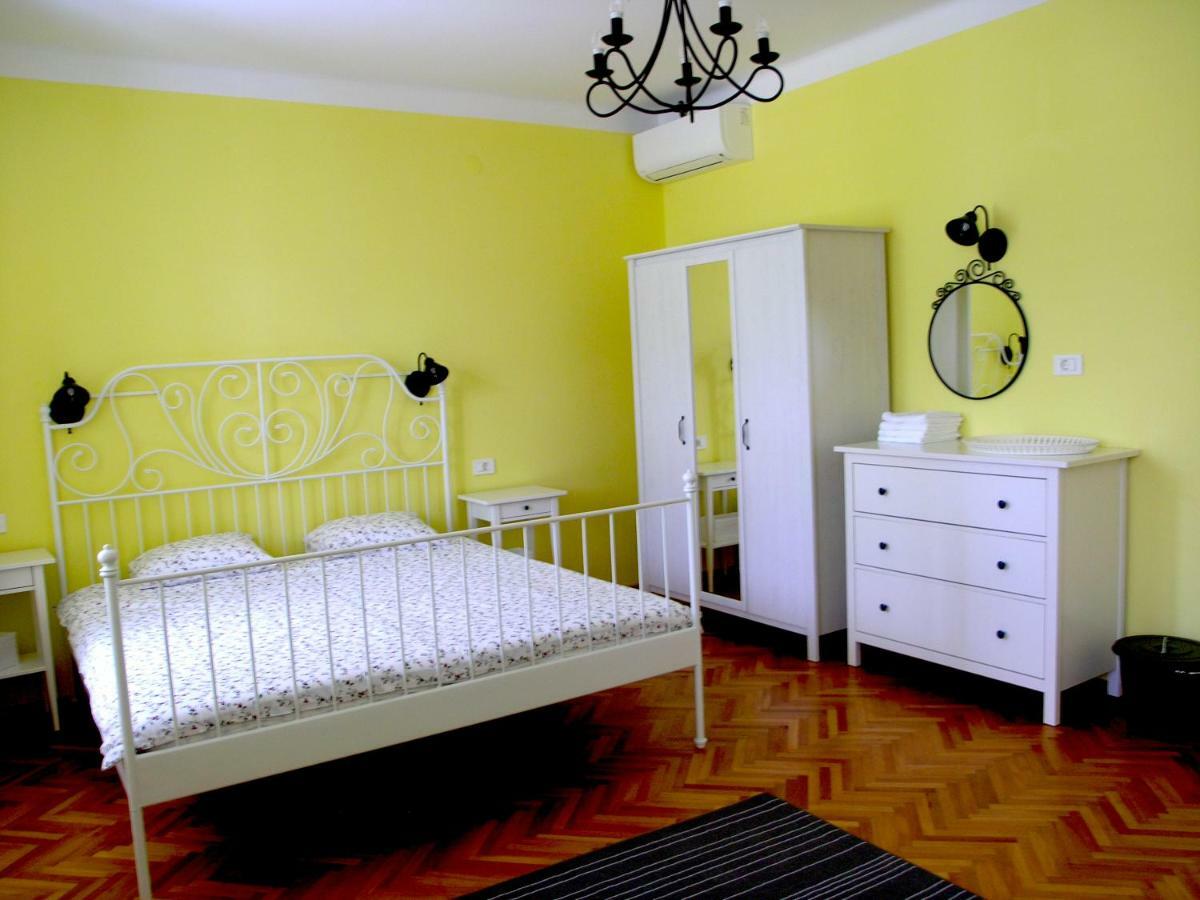 Holiday Home Lija Center Rab Town Esterno foto