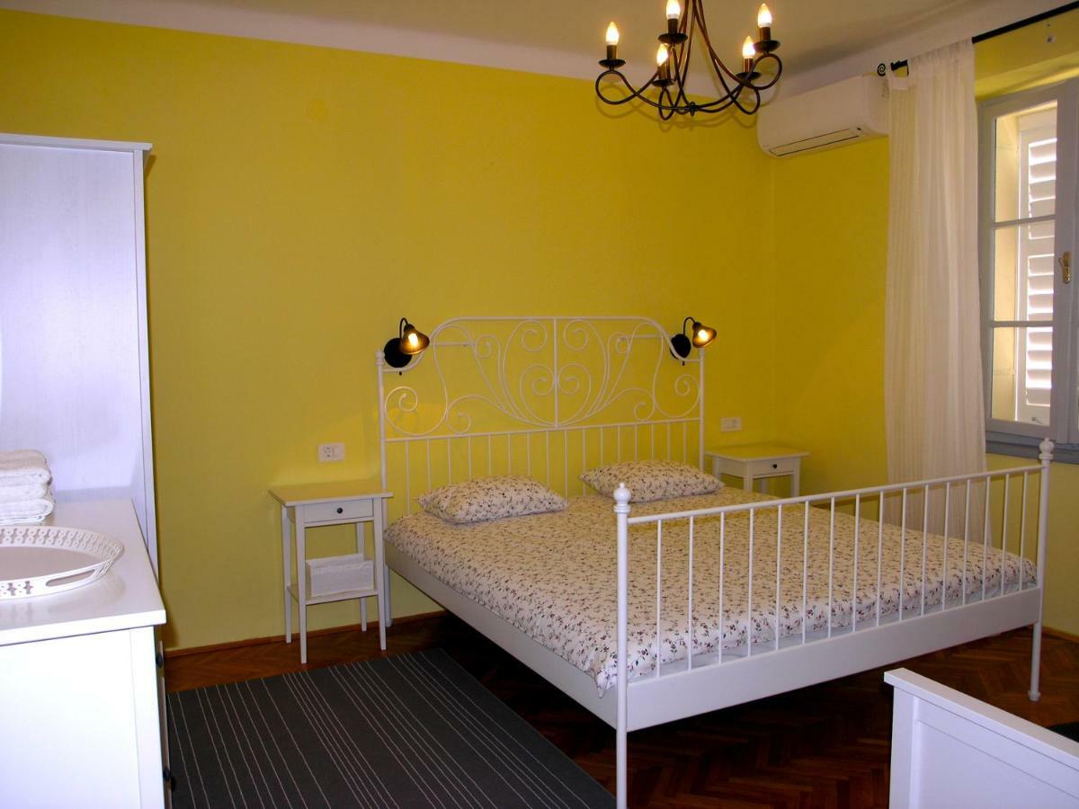 Holiday Home Lija Center Rab Town Esterno foto